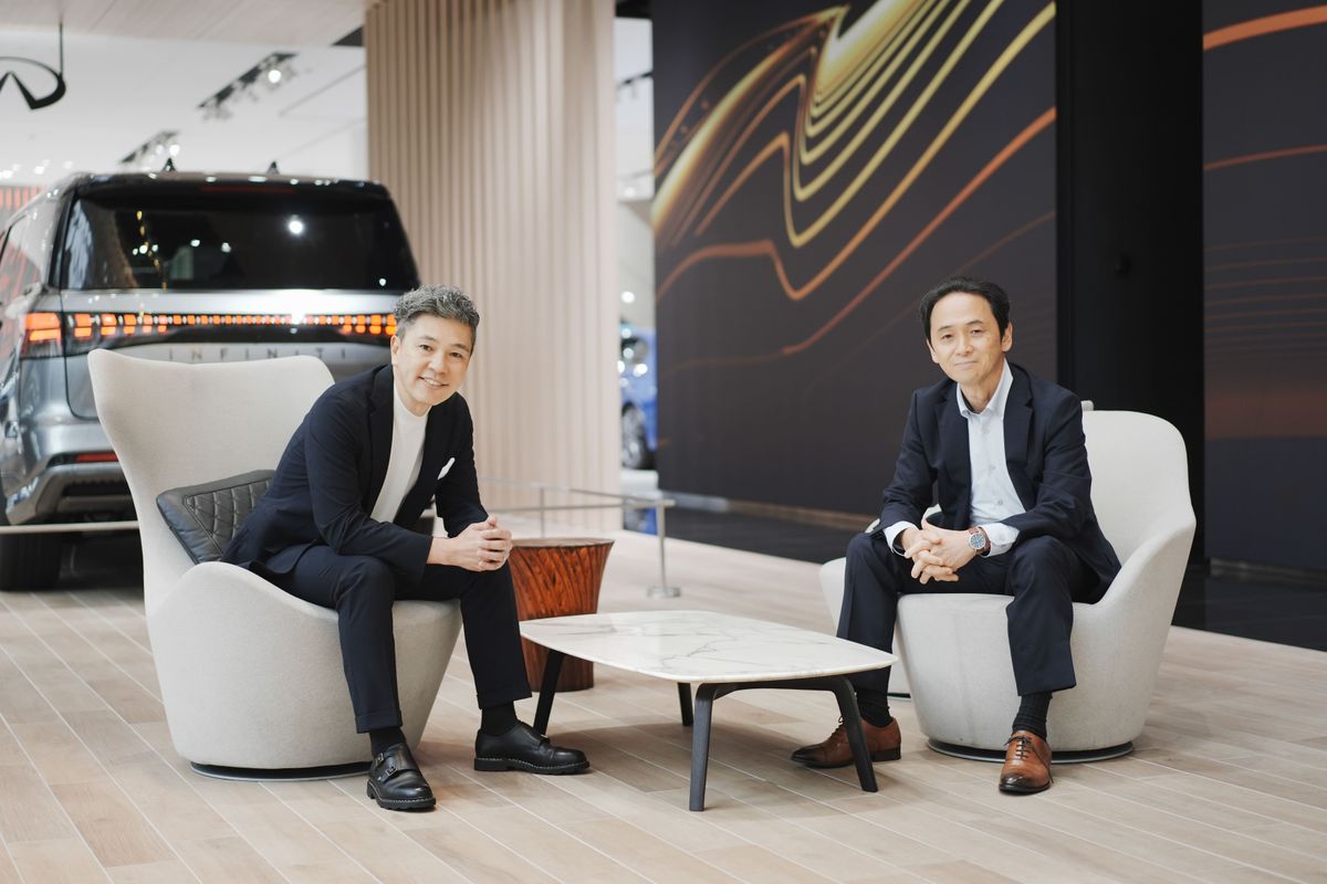 通信分野と自動車分野の垣根を超え、意見を交わし合った戸松部長（左）と赤石CTO（右）