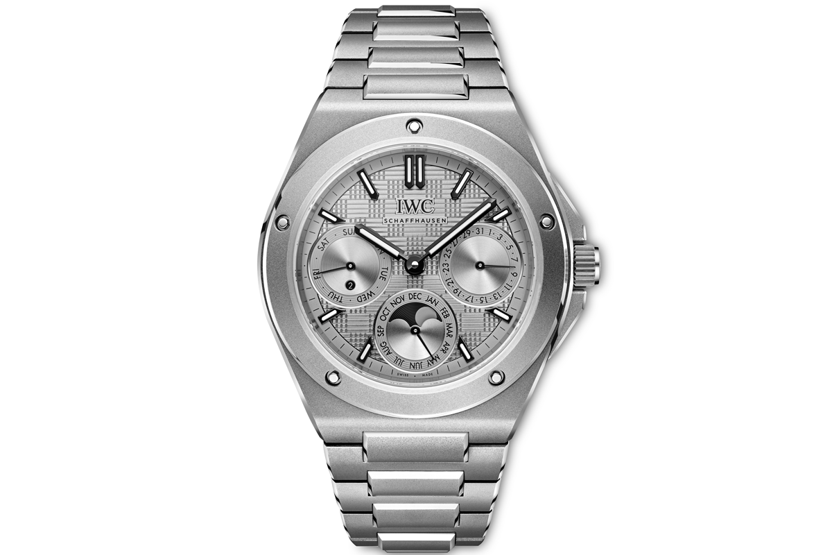 自動巻き、Tiケース、ケース径41.6mm。6567000円〈IWCシャフハウゼン Tel:0120-05-1868〉