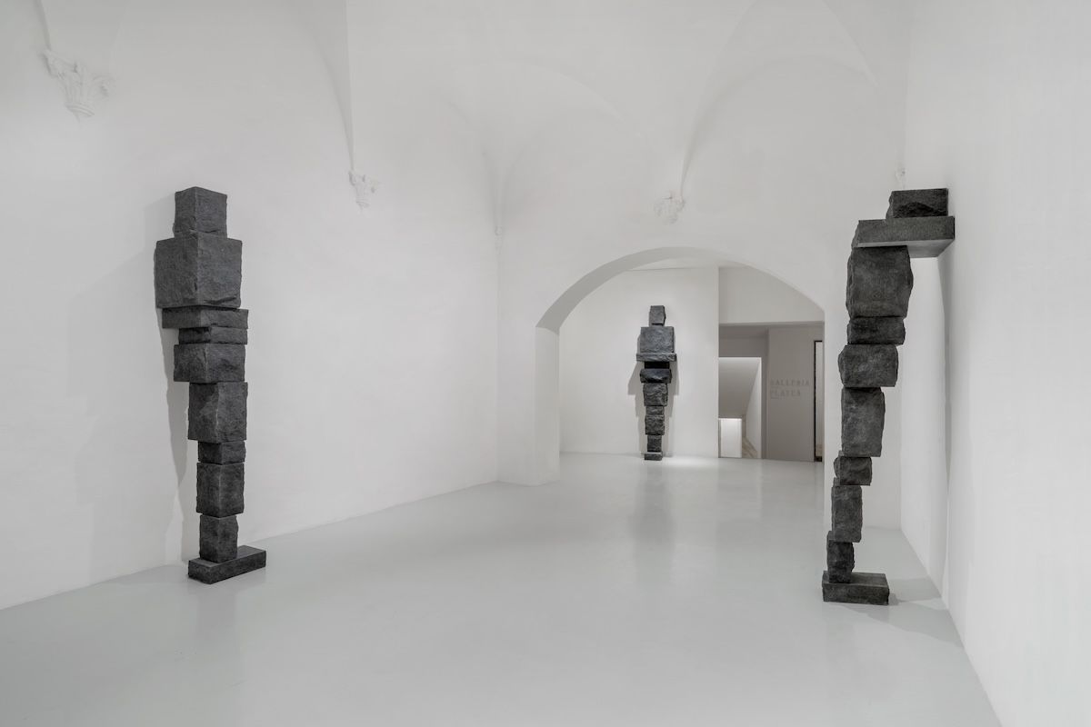 Antony Gormley, What Holds Us, 2026, exhibition view GALLERIA CONTINUA, San Gimignano. (c) the artist and GALLERIA CONTINUA Photo: Ela Bialkowska, OKNO Studio