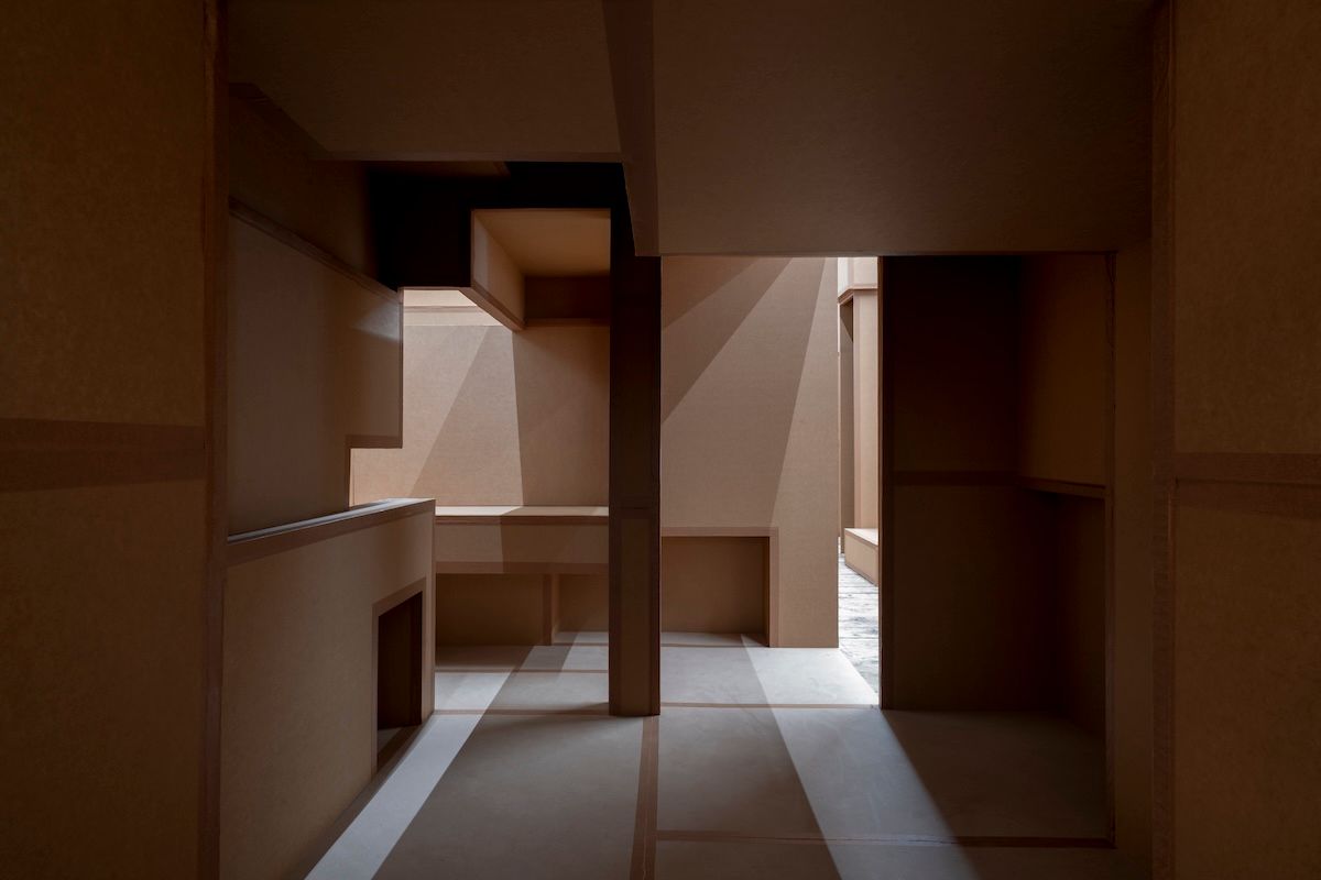 Antony Gormley, INNERCITY, 2026, cardboard, 15 figures, variable dimensions, Courtesy: the artist and GALLERIA CONTINUA, Copyright: (c) the Artist Photo: Ela Bialkowska, OKNO Studio
