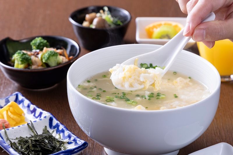 KOKO STAY 下関の一番人気は、とらふぐのあらで出汁をとった「ふく雑炊定食」。