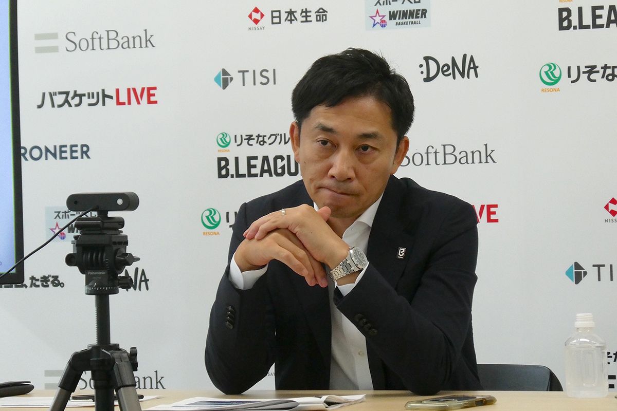会見する島田慎二コミッショナー