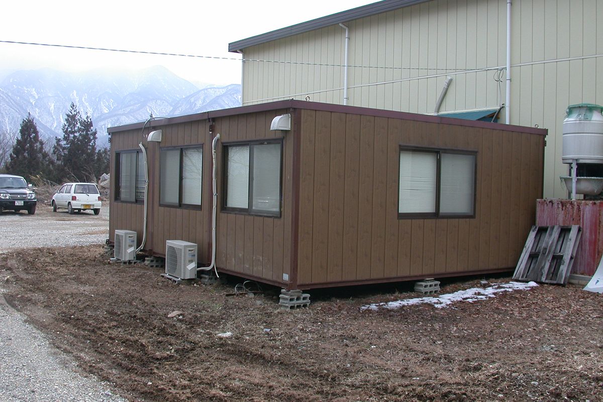 山梨県小淵沢のプレハブ小屋で5年を過ごした。