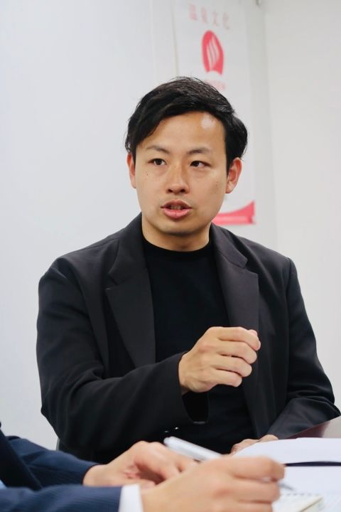 「Living Auberge」ファウンダーであり、プロデューサーである日高彬人。