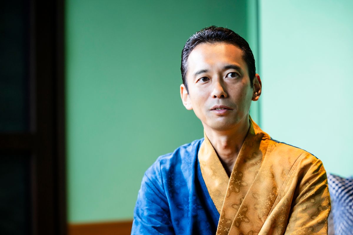 星のや沖縄総支配人の廣瀬真人。茨城県出身。星野リゾート入社以前は、バーテンダーを務めていた経歴もある。