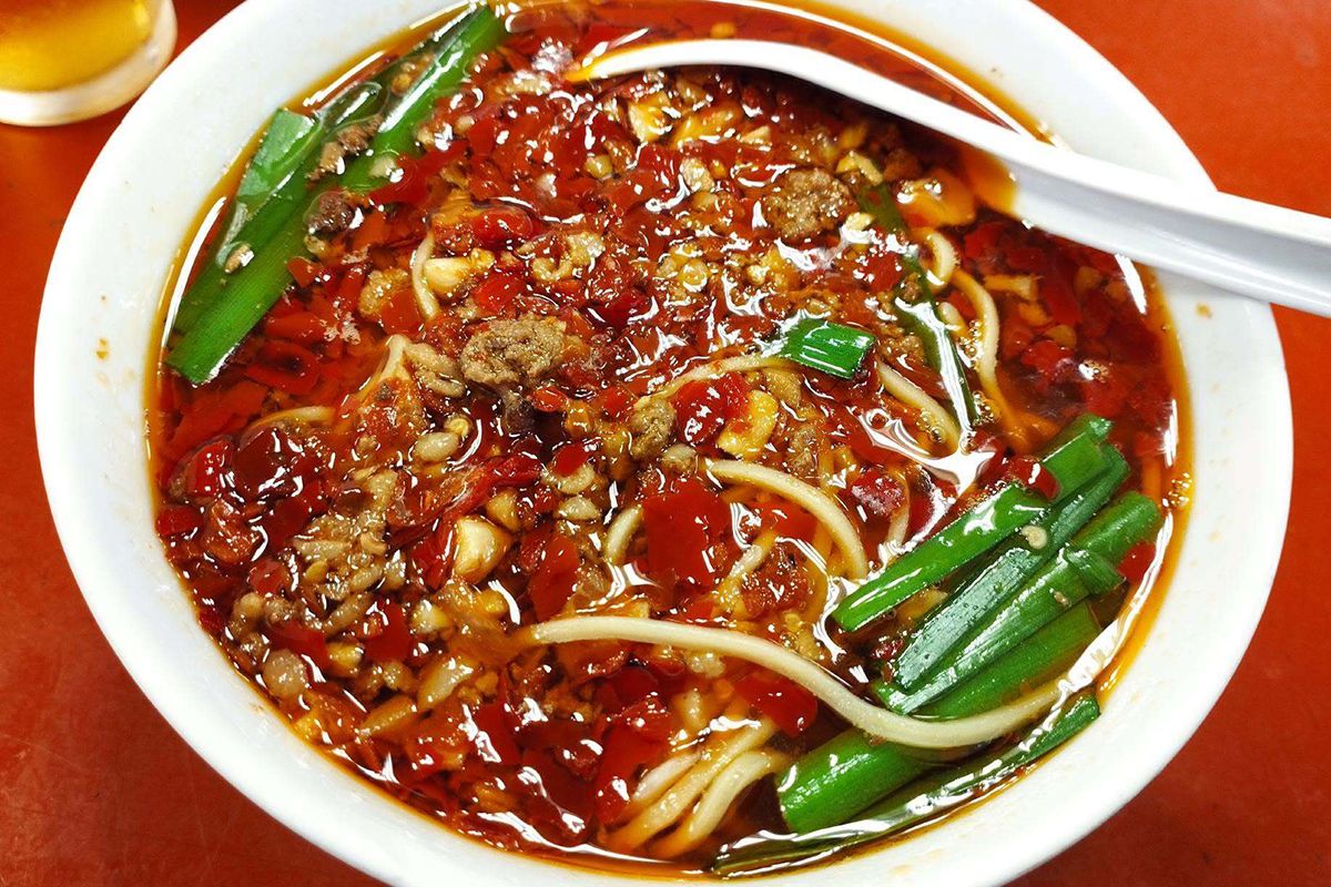 今回初めて名古屋名物「味仙」の台湾ラーメンを食べたのだが、あまりの辛さに驚いた