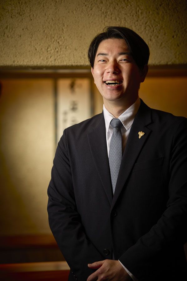 ソムリエの資格をもち、ワインへの見識も深い新島氏。プライベートでジンの蒸溜所を訪ね歩くなど、探究心も尽きない。