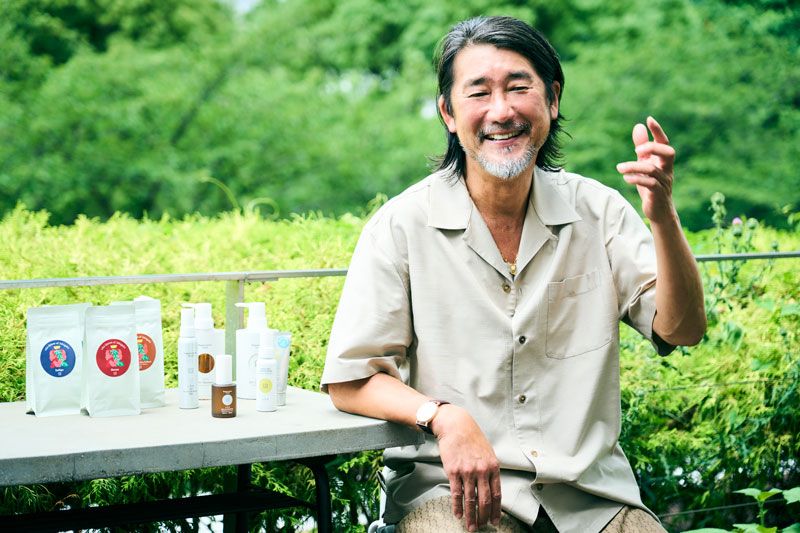 ヘナとインディゴを使用したuka石垣シリーズのヘナカラ ー、クロモジ・フノリなどを配合したuka IZUシリーズの ヘアケア商品。石垣島の自社農園で育つ植物を用いた スキンケア商品も揃う。
