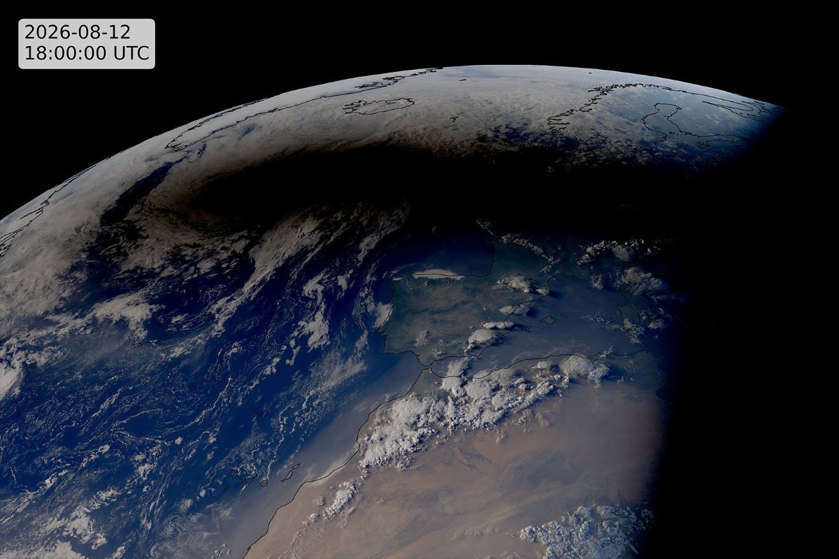 宇宙から見た皆既日食、欧州を横切る月の影 | Forbes JAPAN 公式サイト