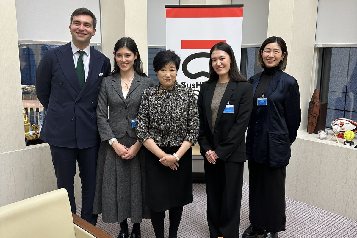 TeamFirstのメンバーと小池百合子都知事を訪問
