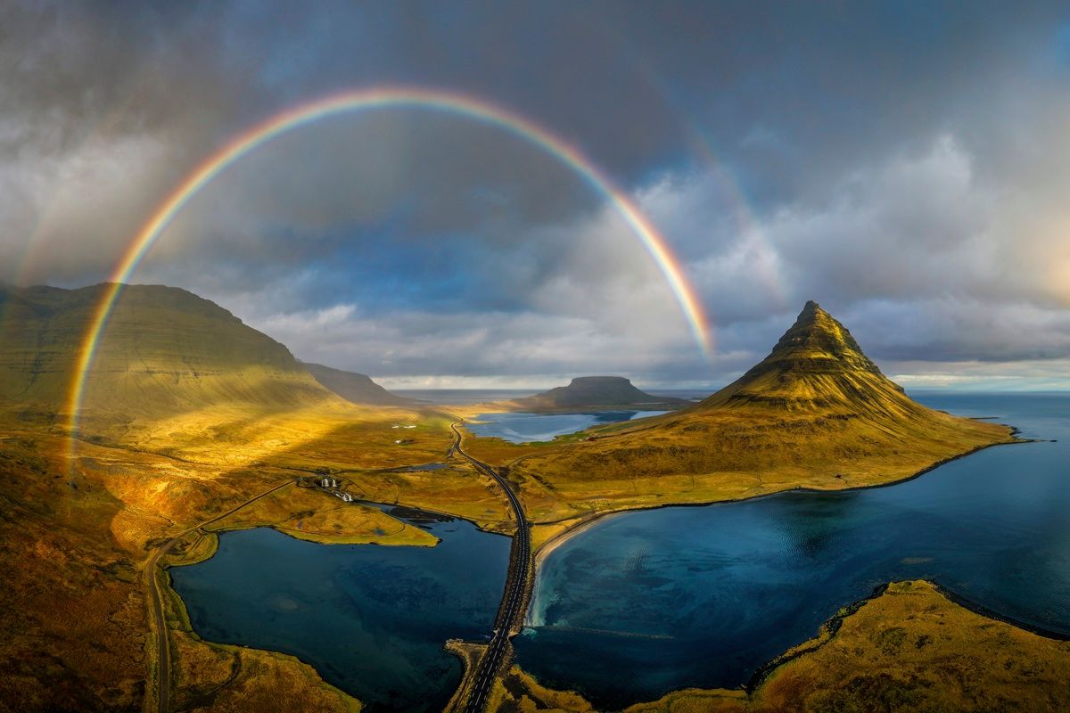 「空を抱く（Embrace of the Sky）」 トップ101、ファイナリスト。Abhijeet Sawant , India -,International Aerial Photographer of the Year 2026