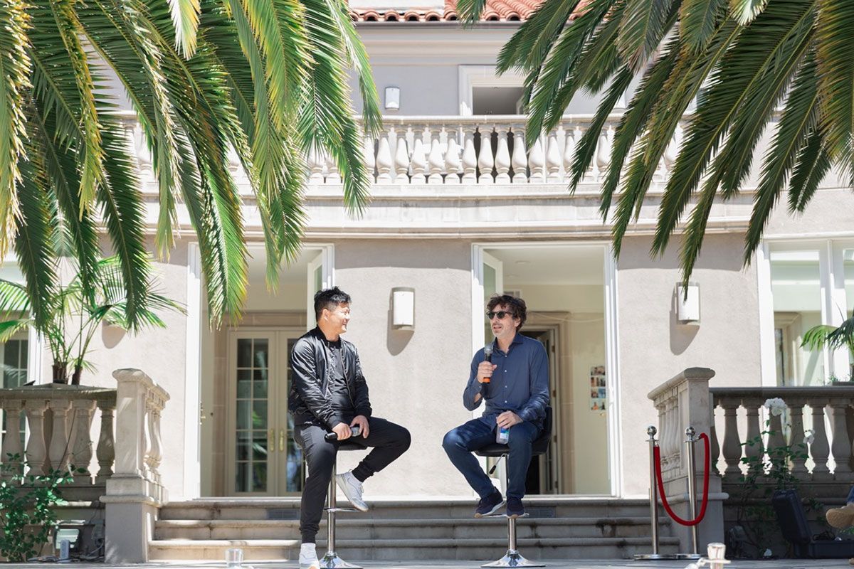 AGI House創業者のロッキー・ユー氏（左）とグーグル共同創業者のセルゲイ・ブリン氏（右）　　Courtesy of AGI House