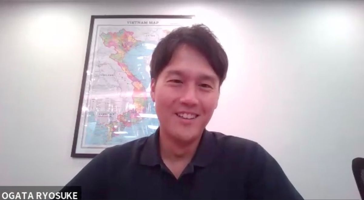 帰国後、追加インタビューさせてもらった時の、緒方氏。こんなにやんちゃな笑顔で報告されたら、経営陣がもっとやれ、となるのもわかる気がする（筆者撮影）