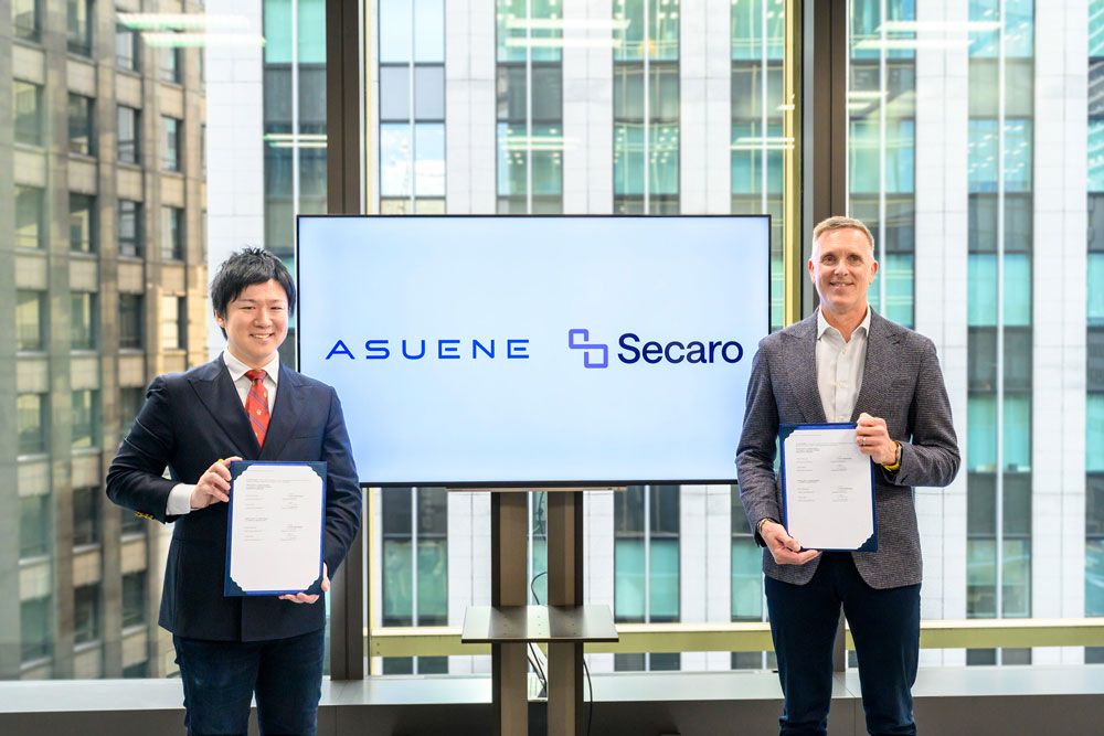 左から、アスエネ Founder 代表取締役CEO 西和田浩平、Secaro CEO トビー・ニューマン。