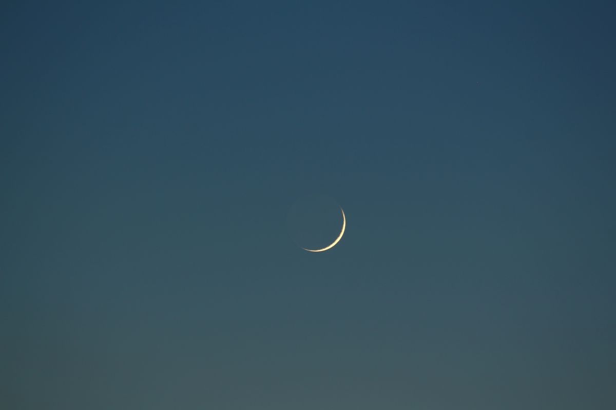 二日月（stock.adobe.com）