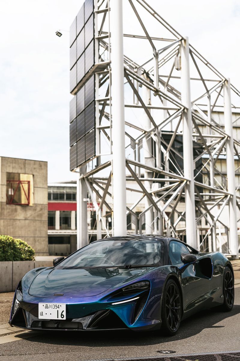 「McLaren Artura」 サイズ：全 長4539×全 幅2080×全 高1193mm、車両重量：1395kg、駆動方式：MR、最高出力：700ps。34289156円〜［車両本体価格］〈マクラーレン／マクラーレン・オートモーティブ https:www.mclaren.com/cars/jp_ja〉
