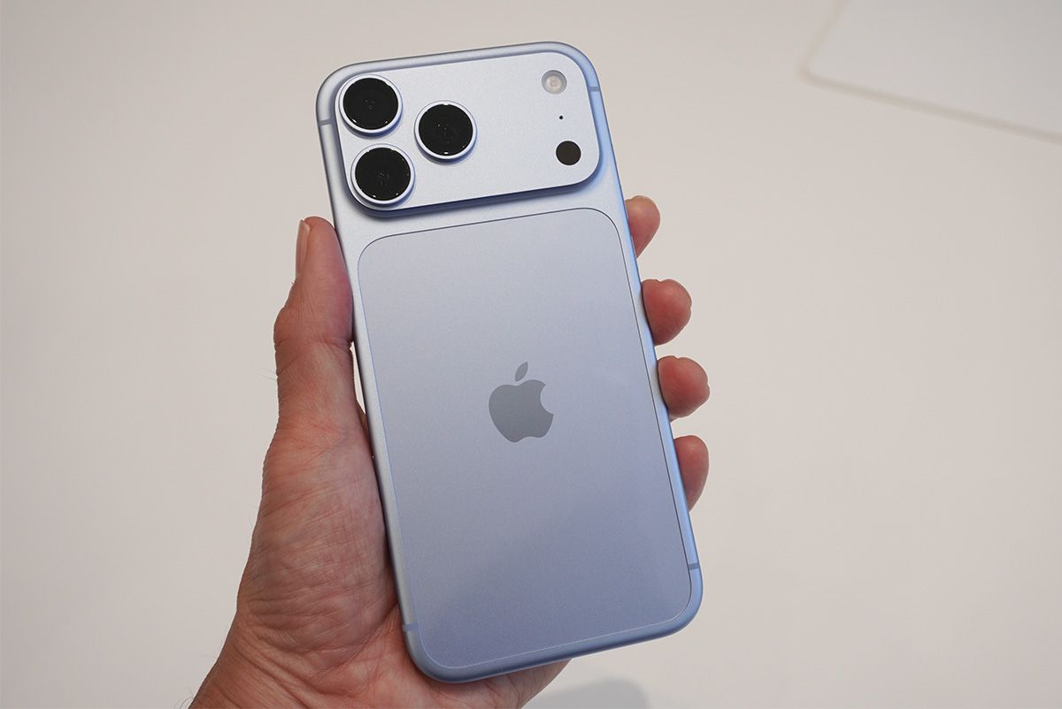 新しいiPhone 18 Pro Max。外観のデザインは17世代と変わらない