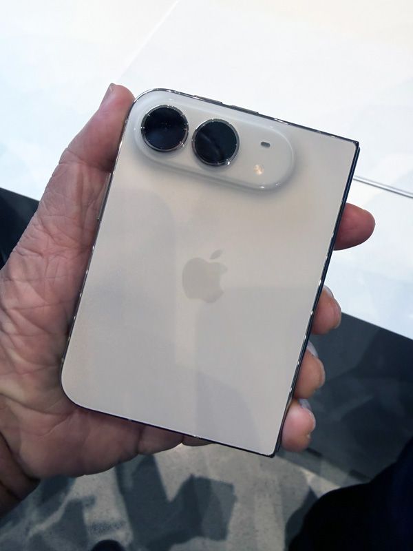 iPhone Duoはターナス体制初のデバイスでもある