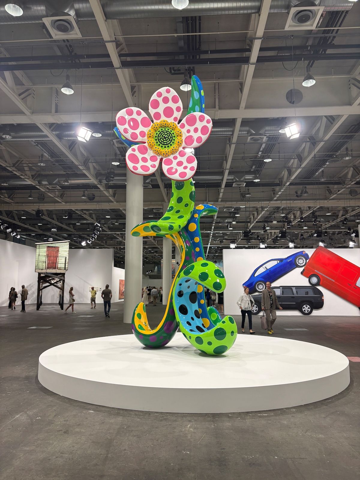 アート・バーゼルの大型作品部門「アンリミテッド」で展示された草間彌生の『Flowers That Bloom in the Cosmos』（撮影：著者）