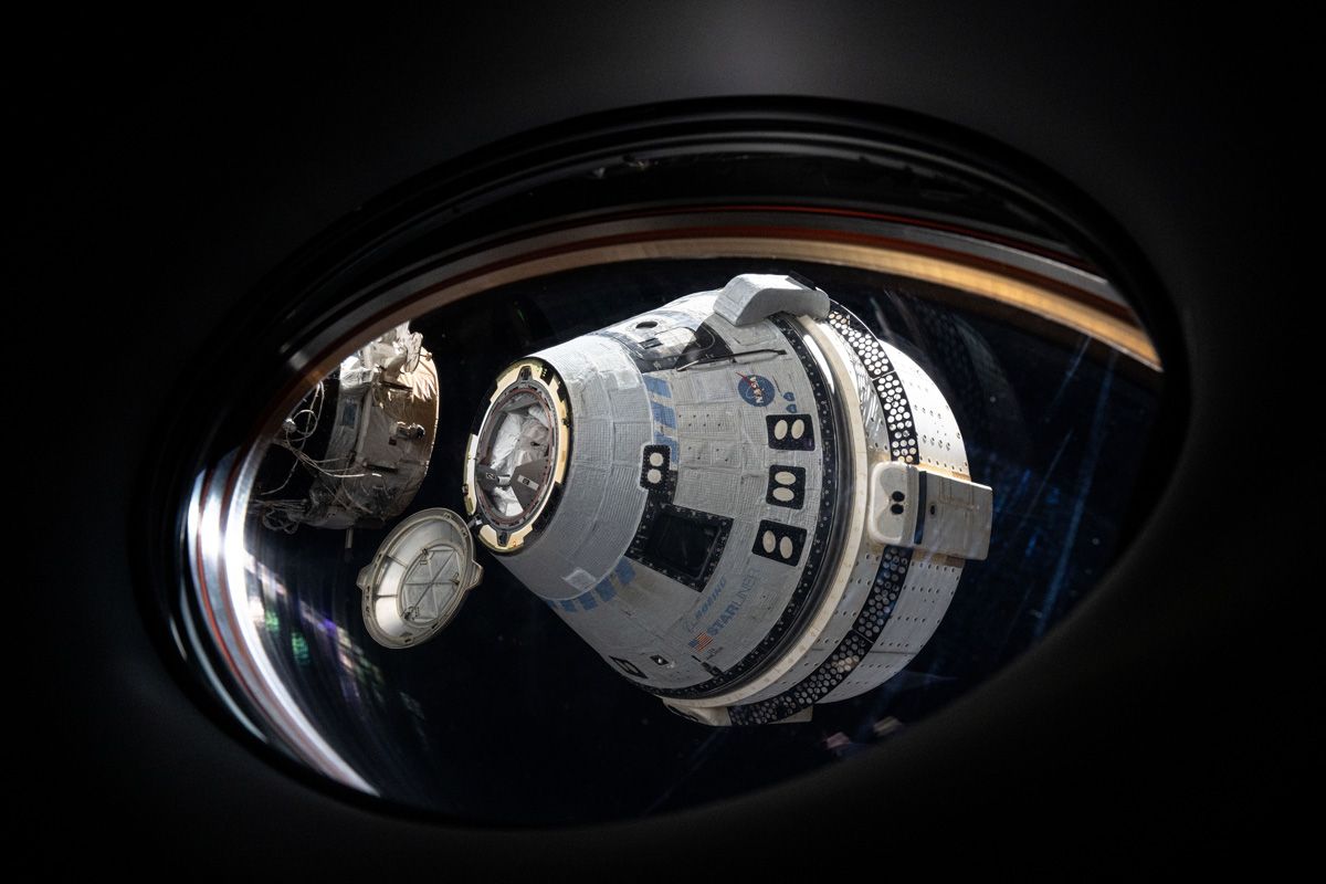ボーイング社の有人宇宙船「スターライナー」。（C）NASA