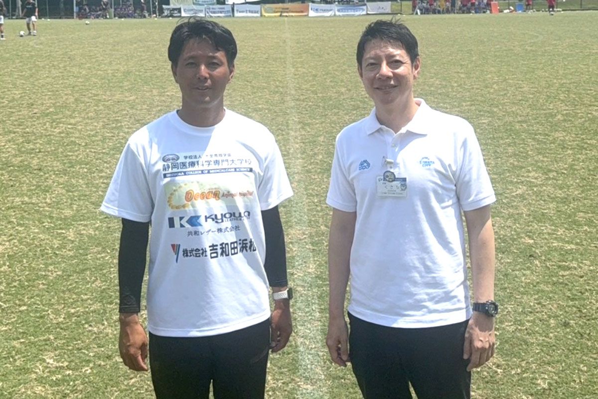 大久保翔悟氏(左)と草地博昭磐田市長(右)  