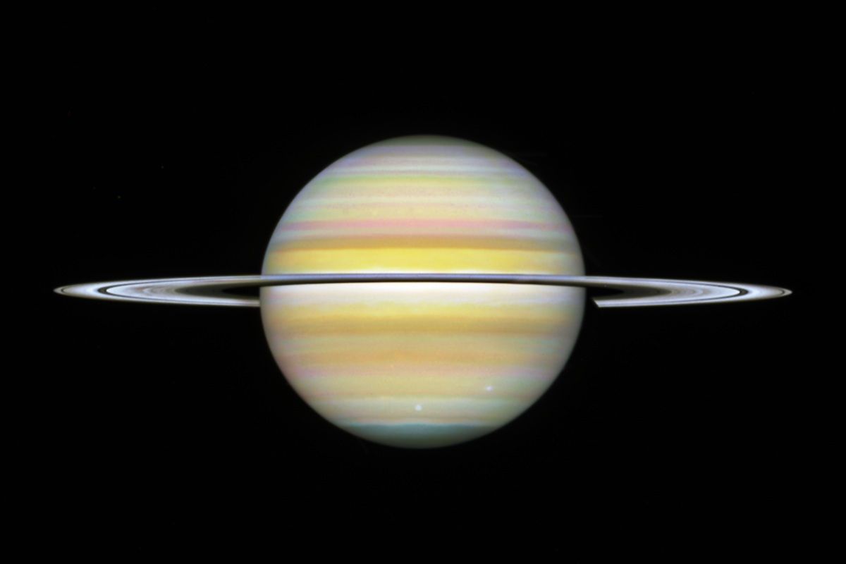 ハッブル宇宙望遠鏡が2025年8月29日に撮影した土星（NASA, ESA, STScI, Agustin Sánchez-Lavega (UPV), Amy Simon (NASA-GSFC), Michael Wong (UC Berkeley); Image Processing: Alyssa Pagan）