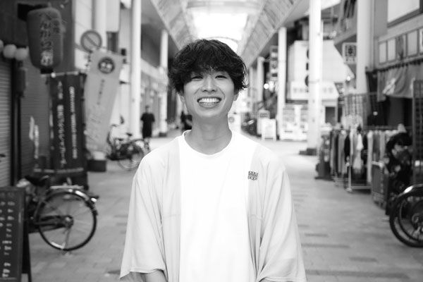 中藤寛人◎1997年、岡山県倉敷市生まれ。岡山大学在学中に起業。藤田酒店で組織改革や新規事業創出に従事したのち、コノテに参画。教育事業責任者としてフリースクールと通信制高等学園を立ち上げる。2022年11月にNPO法人無花果を設立し、理事長に就任。23年4月にコノテからのMBO（経営陣による買収）を通じて無花果株式会社を設立し、代表取締役に就任。