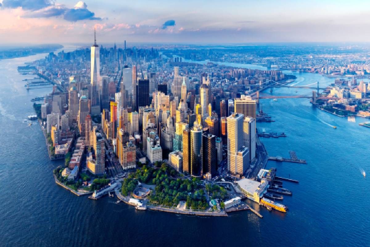 ニューヨーク市マンハッタンのスカイラインの景観。米国は、ノマド・キャピタリストの2026年「最も住みやすい国」ランキングで、税制、安全性、自由度のスコアの低さが主因となり、63カ国中54位となった。写真はニューヨーク市。  stock.adobe.com