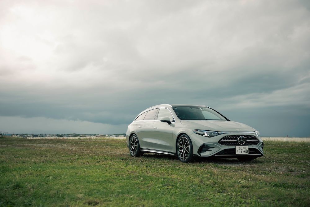 CLA 220 シューティングブレーク。クーペのような流麗なフォルムを保ちながら荷室を拡大。荷室容量は455L、後席を倒すと最大1,295Lまで広がる（欧州参考値）。