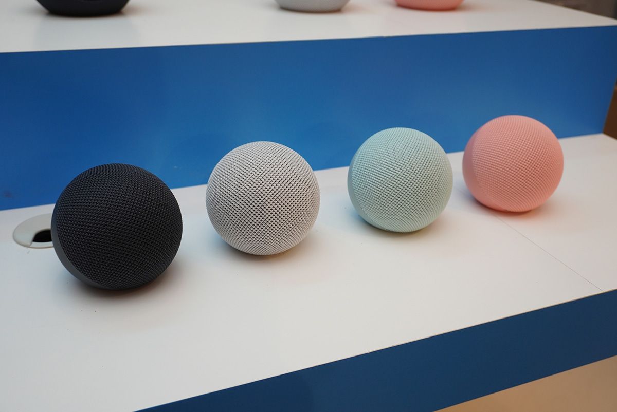 第6世代のスマートスピーカー「Echo Dot」。全4色を展開する