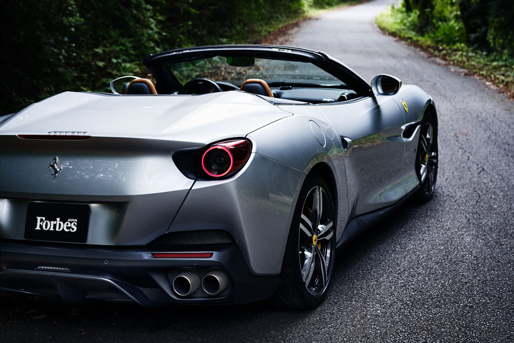 オープントップの開放感も味わえる、毎日乗れるフェラーリ── Ferrari