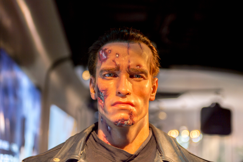 アーノルド・シュワルツェネッガー自演、在宅ワークアウト9種 | Forbes