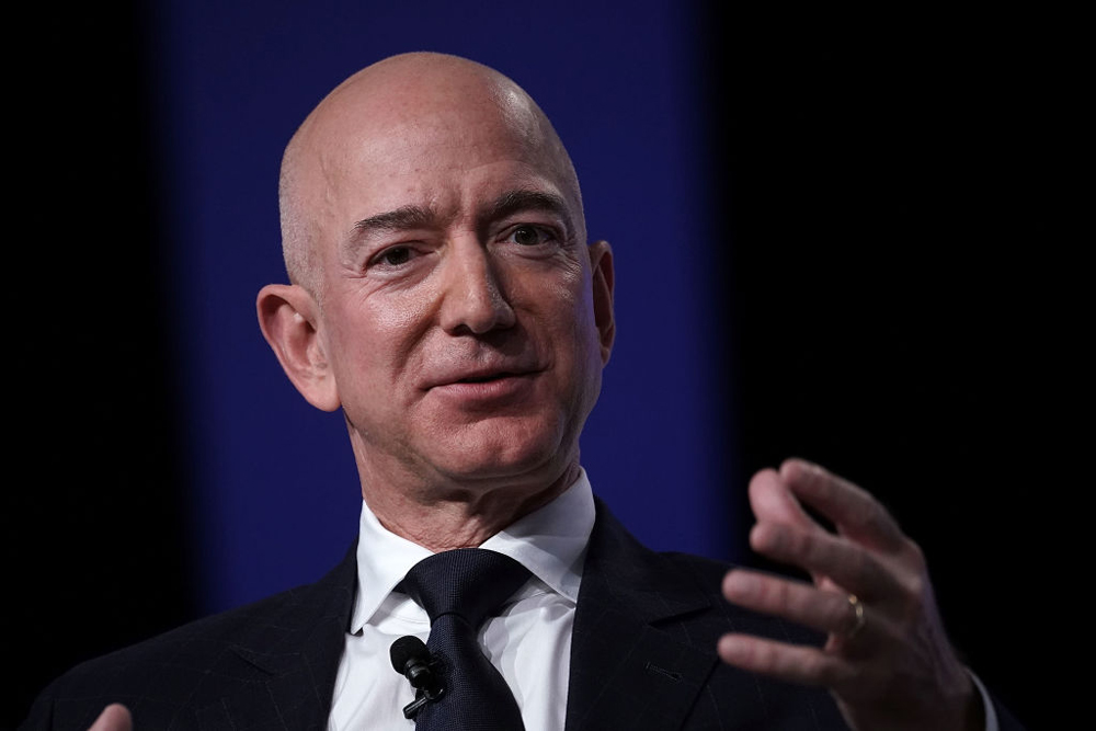 CEO退任のジェフ・ベゾス、ビリオネアとしての資産は1万2400％増