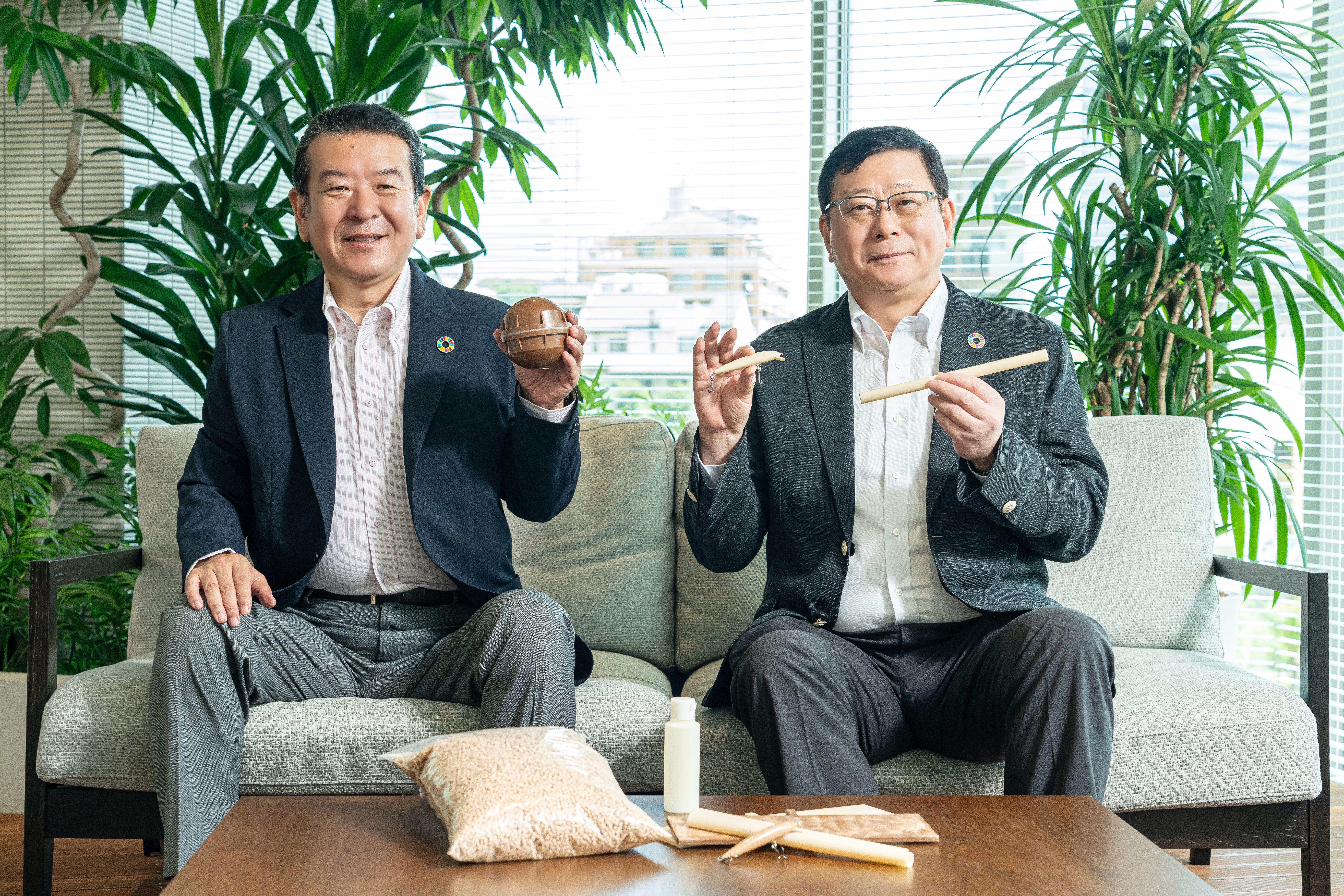 「プラスチックゴミから海を守れ」━━石油会社を飛び出した二人がたどり着いた「革新的な素材」とは | Forbes JAPAN 公式サイト（フォーブス ジャパン）