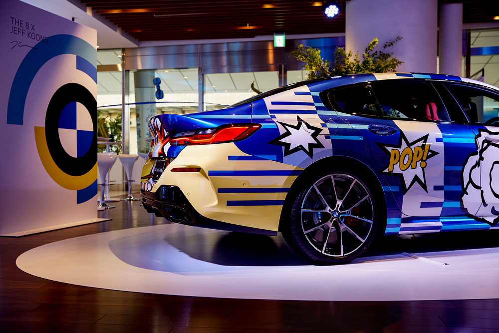 BMW×ジェフ・クーンズの特別車がお披露目 販売オークションの
