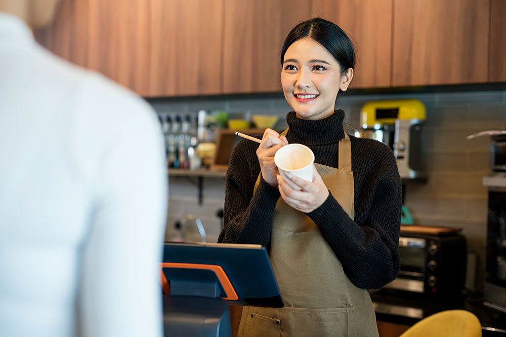 スタバ、10時半の常連客 バイトの私が見た「一流の振る舞い」 | Forbes