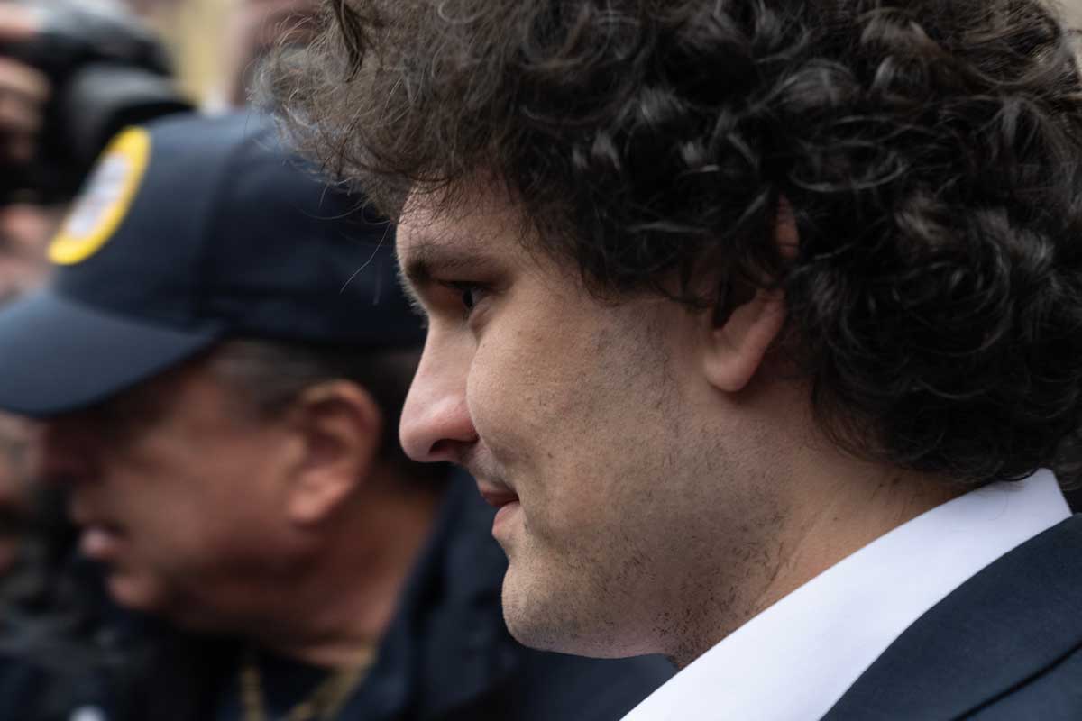 保釈中のFTX創業者に「スマホ禁止令」、ガラケー限定に | Forbes JAPAN 公式サイト（フォーブス ジャパン）