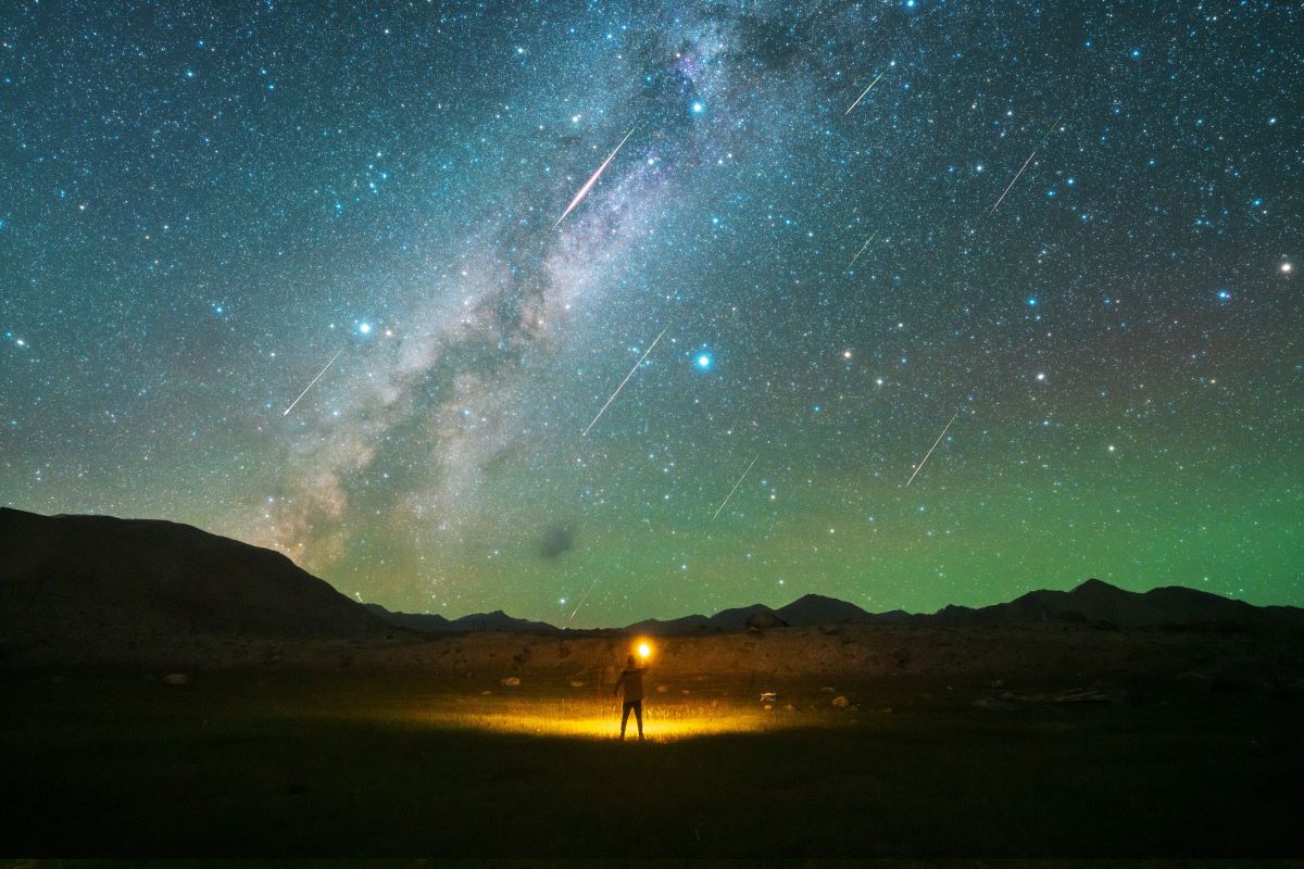 流星群にスーパームーン 今夏、星々を楽しむために知っておくべきこと