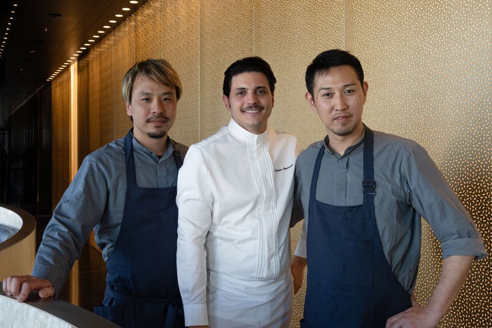 左から、八木恵介シェフ、梅 達郎オーナーシェフ(レスピラシオン)、カルミネ・アマランテ(アルマーニ / リストランテ エグゼクティブシェフ)