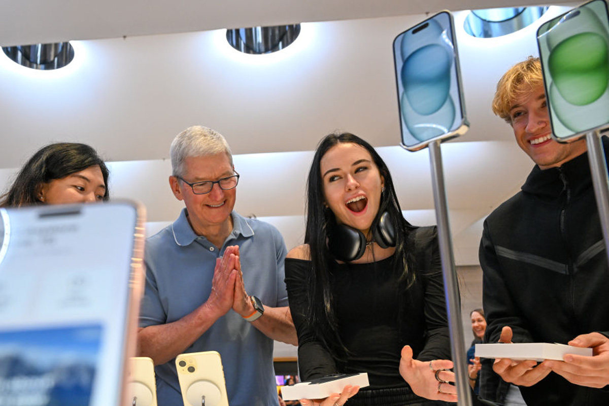 アップル、「折りたたみ式iPhone」を2026年後半に量産開始か | Forbes