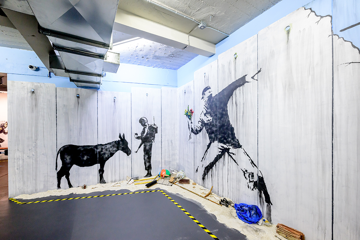 NYでバンクシー美術館がオープン、世界最大の160点以上の作品を