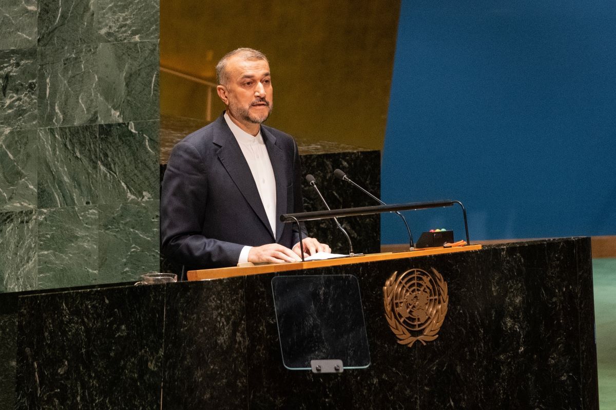 イランのホセイン・アミール・アブドラヒアン外相(lev radin / Shutterstock.com)