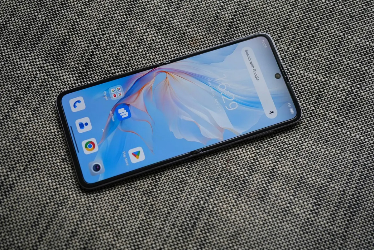 折りたたみ式スマートフォン デュアルカメラ グレー 中国OEMメーカー製、激安6万円の折りたたみスマホの実力