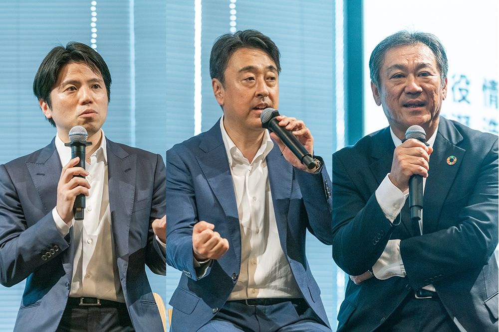 左から、関灘茂 A.T. カーニー アジアパシフィック 代表 兼 日本代表 マネージングディレクタージャパン/シニアパートナー、玉置肇 パナソニック ホールディングス執行役員 グループCIO、サイバーセキュリティ担当、パナソニック インフォメーションシステムズ 社長、小和瀬浩之 荏原製作所 執行役 CIO(情報通信担当)