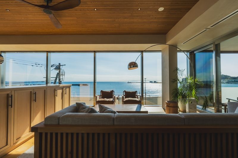 ラグジュアリーでありながら緊張を強いることがない、落ち着いた雰囲気のインテリア。