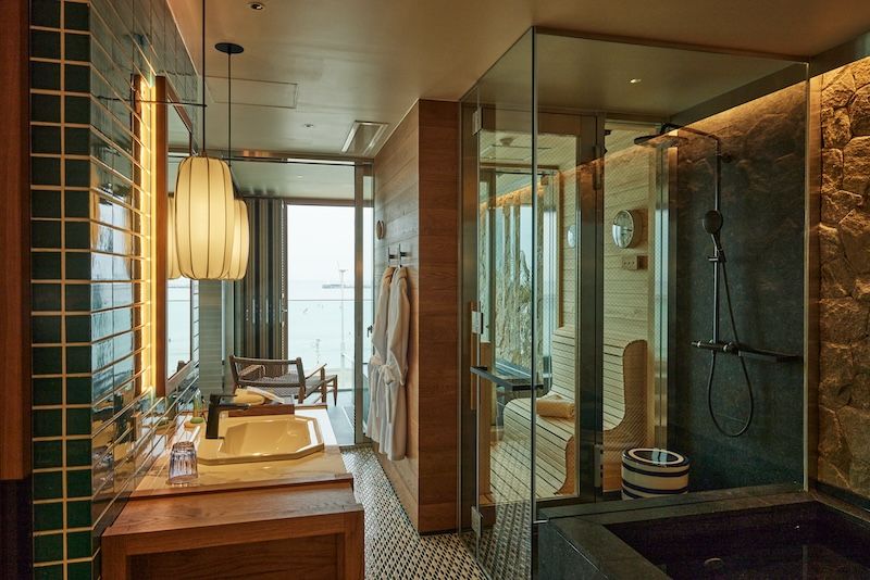 入浴しながら海を眺められるバスルーム。