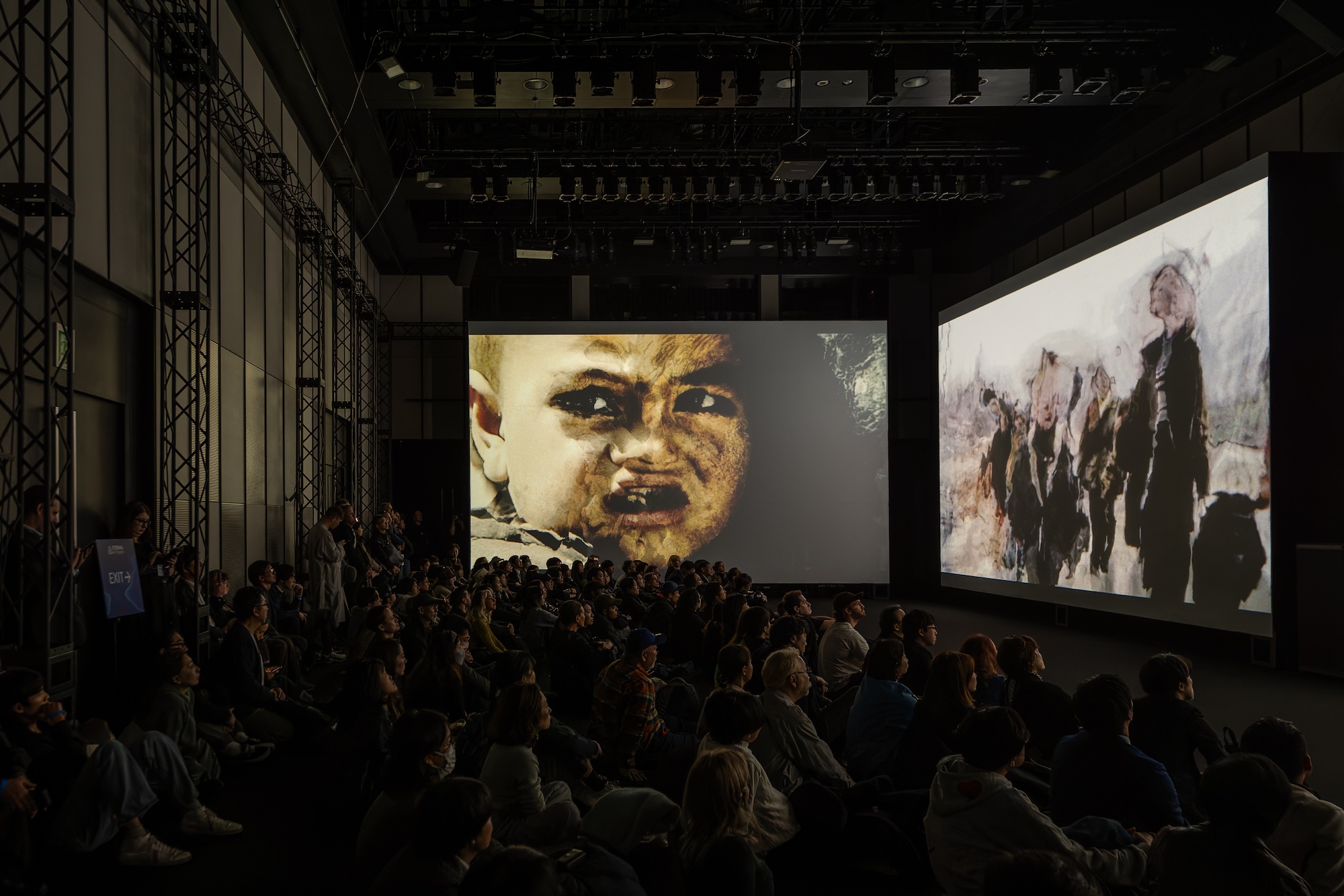 音と映像、強烈な没入アート体験 黒川良一が見せる「時間彫刻」とは