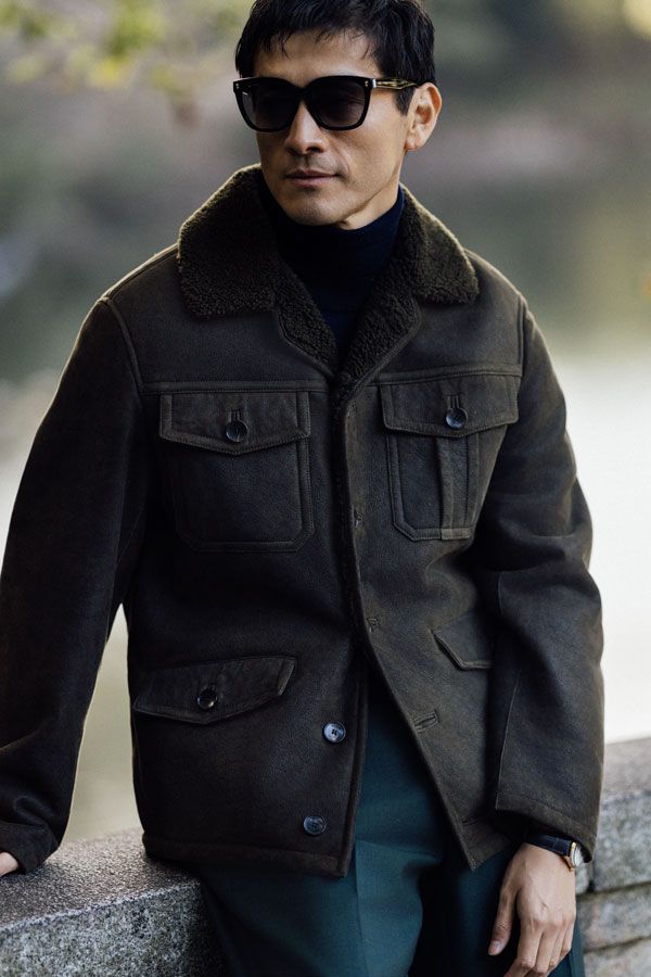 ジャケット1079100円、セーター111100円、パンツ108900円、サングラス42900円〈すべてエトロ／エトロ ジャパンTel:03-3406-2655〉 ※時計は前述と同じ。