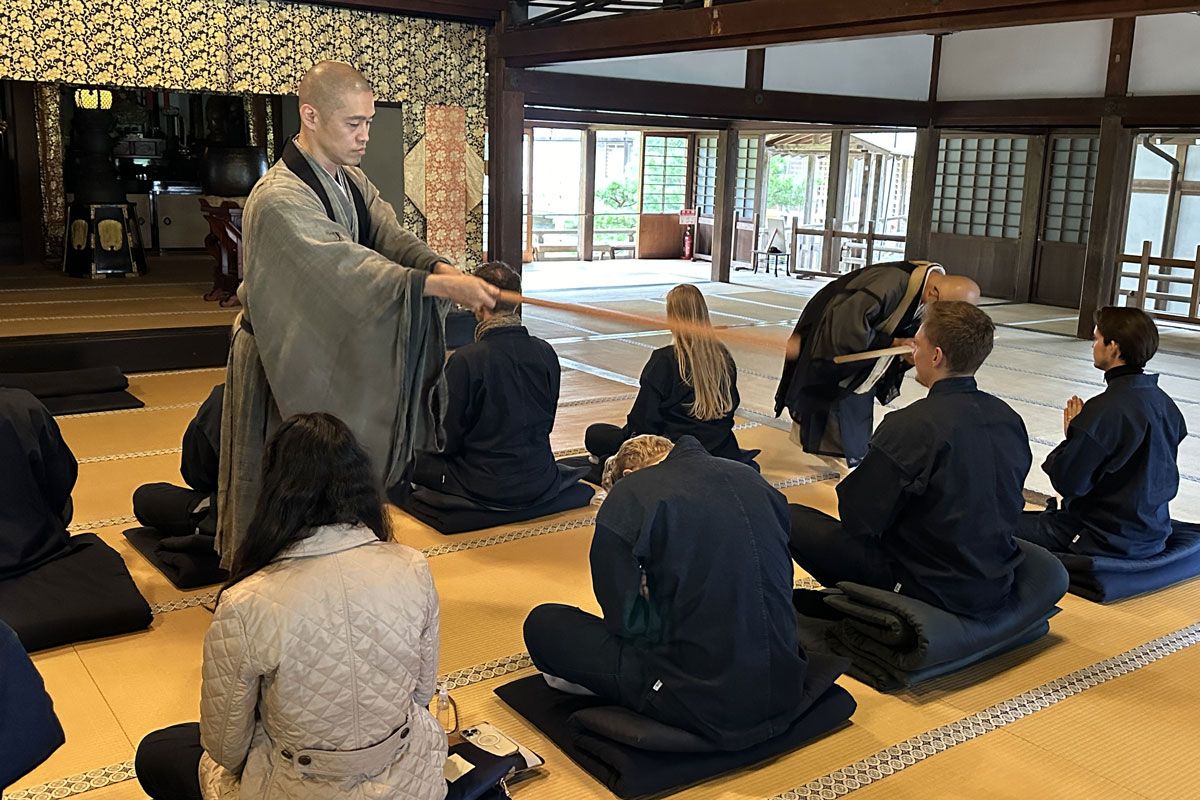 鎌倉ラーニングジャーニーにおける建長寺での特別坐禅講習