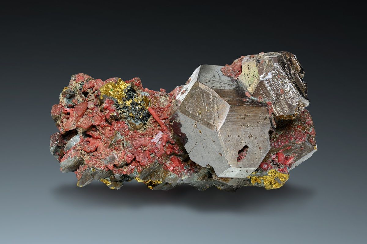 輝コバルト鉱　Albert Russ / Shutterstock